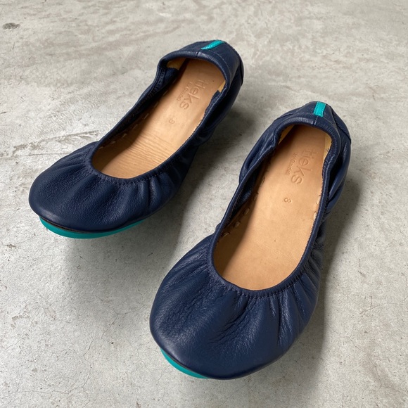 Tieks Shoes - Tieks blue navy leather flats size 8